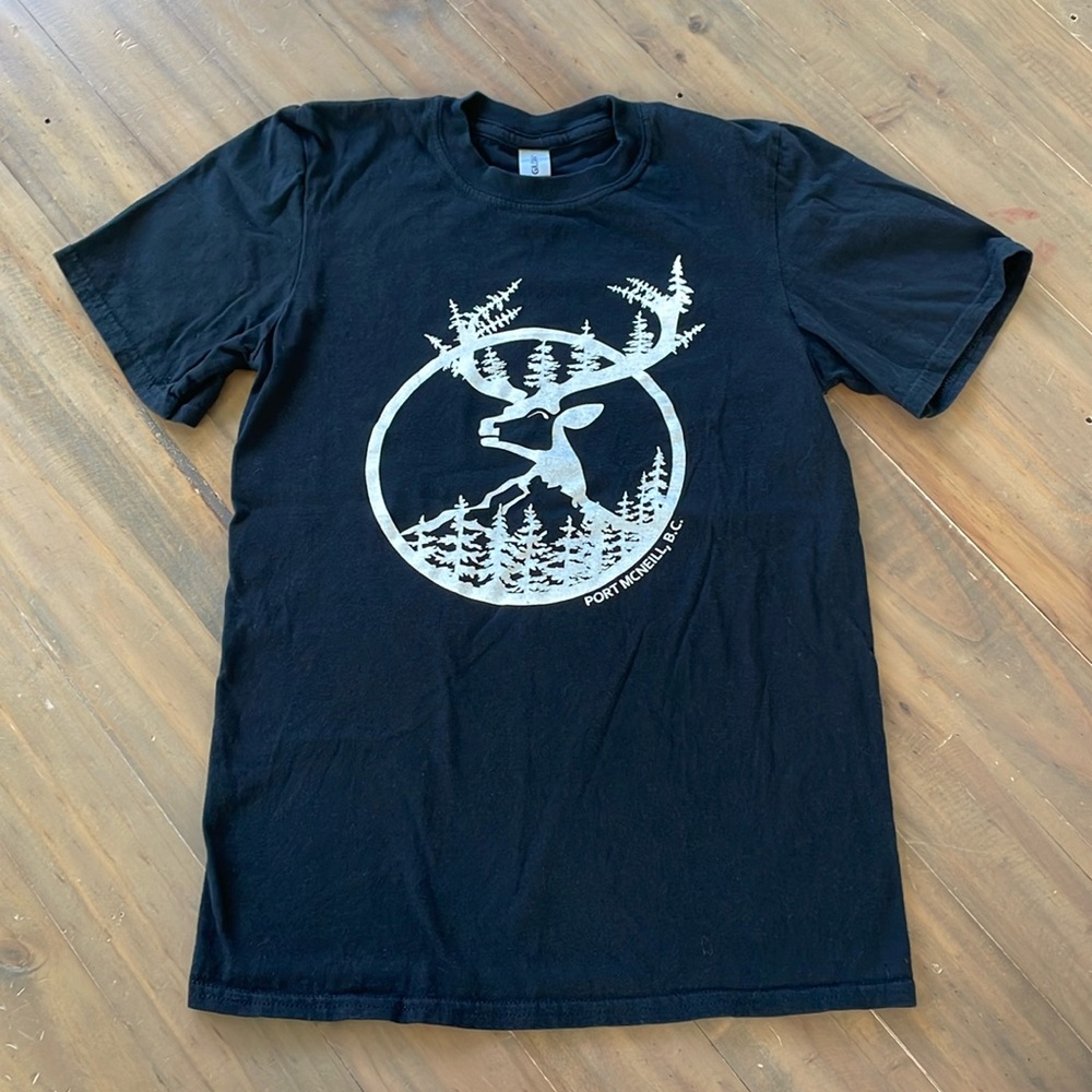 🌷5/$20🌷 Port McNeill Print T-shirt